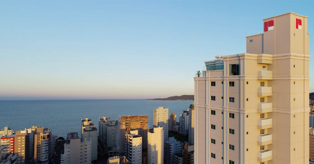 Apartamento à venda no Meia Praia: Externa