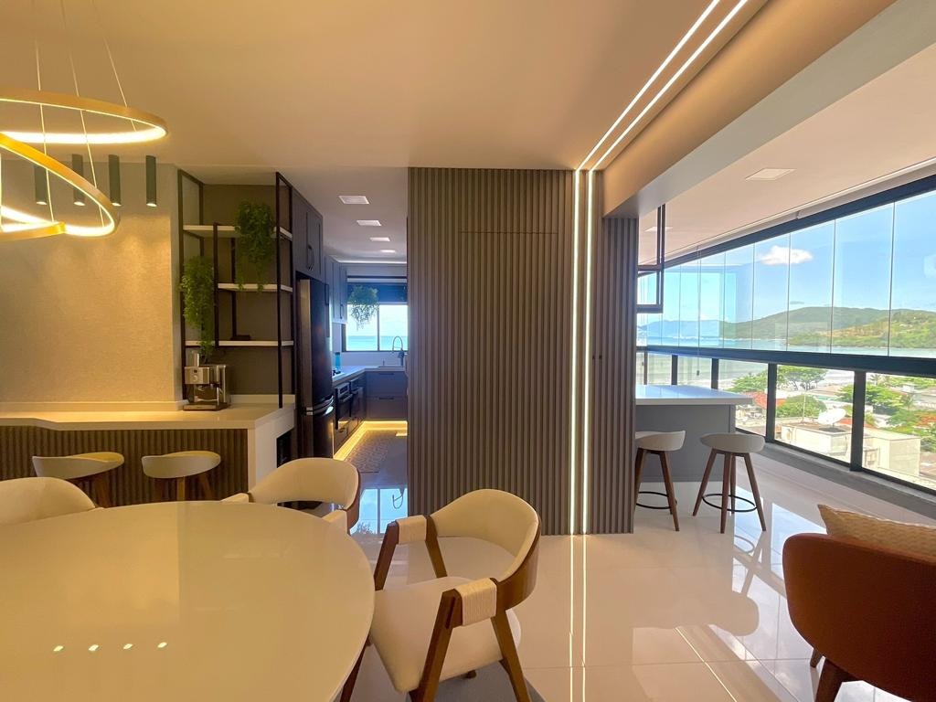 Apartamento à venda no Perequê: Living