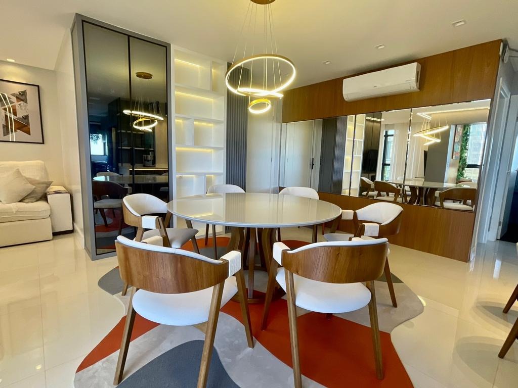 Apartamento à venda no Perequê: Sala de jantar