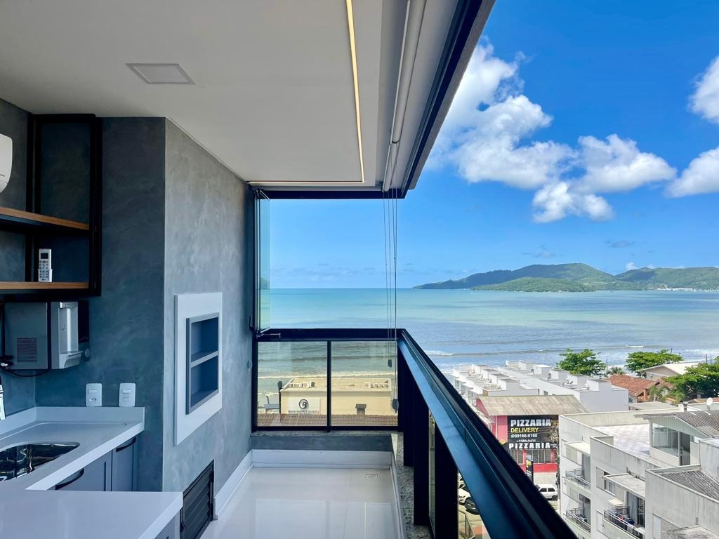 Apartamento à venda no Perequê: Sacadad com churrasqueira e vista para o mar