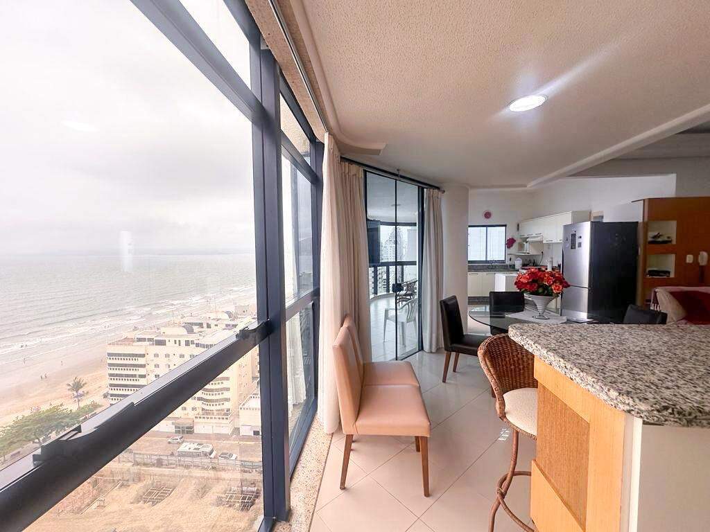 Apartamento à venda no Meia Praia: Área gourmet 