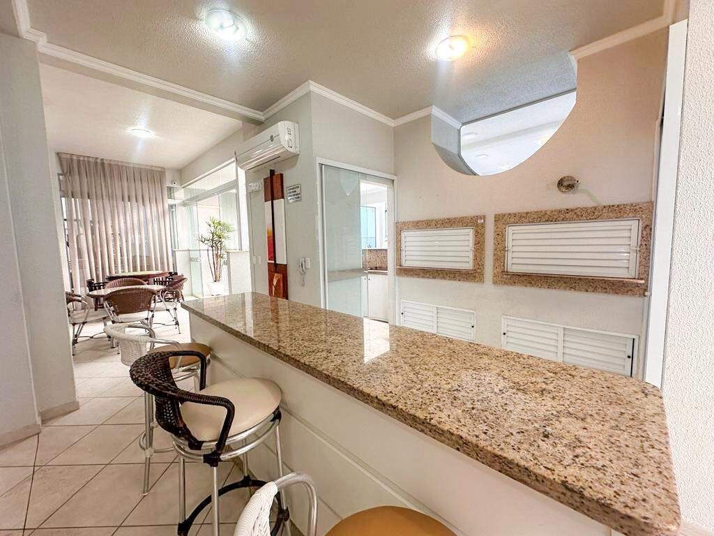 Apartamento à venda no Meia Praia: Área gourmet 