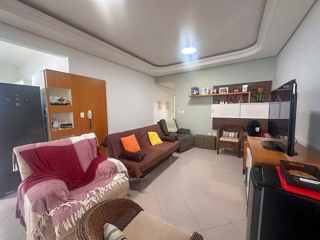 Apartamento à venda no Meia Praia: Living 