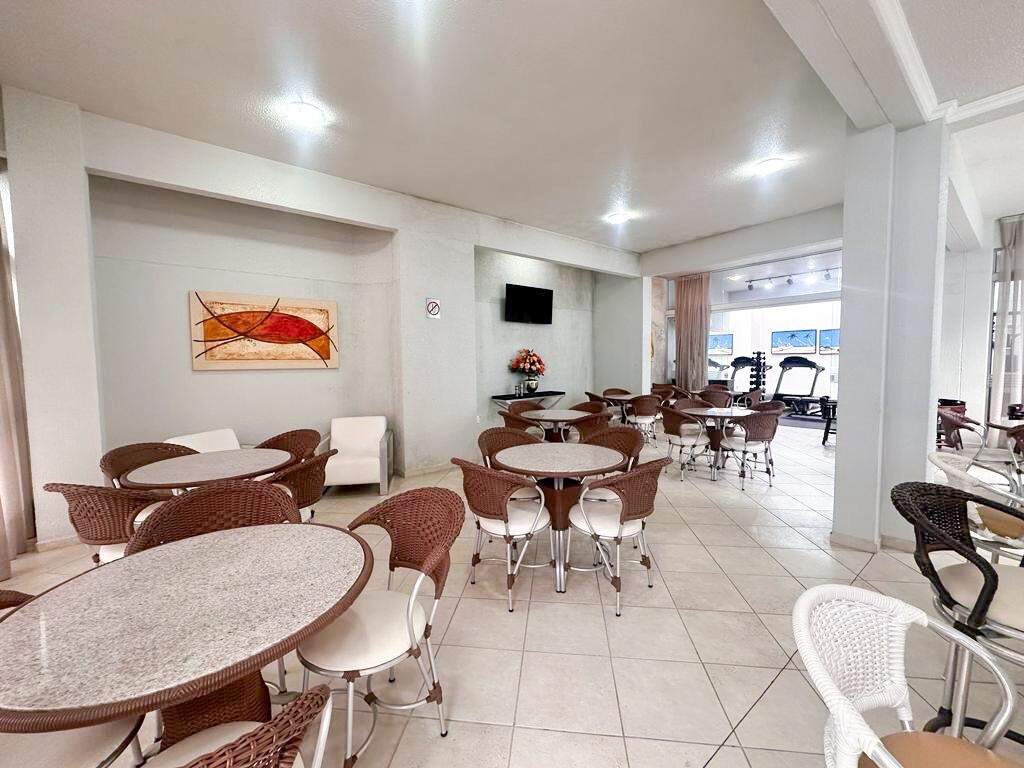 Apartamento à venda no Meia Praia: Salão de festas