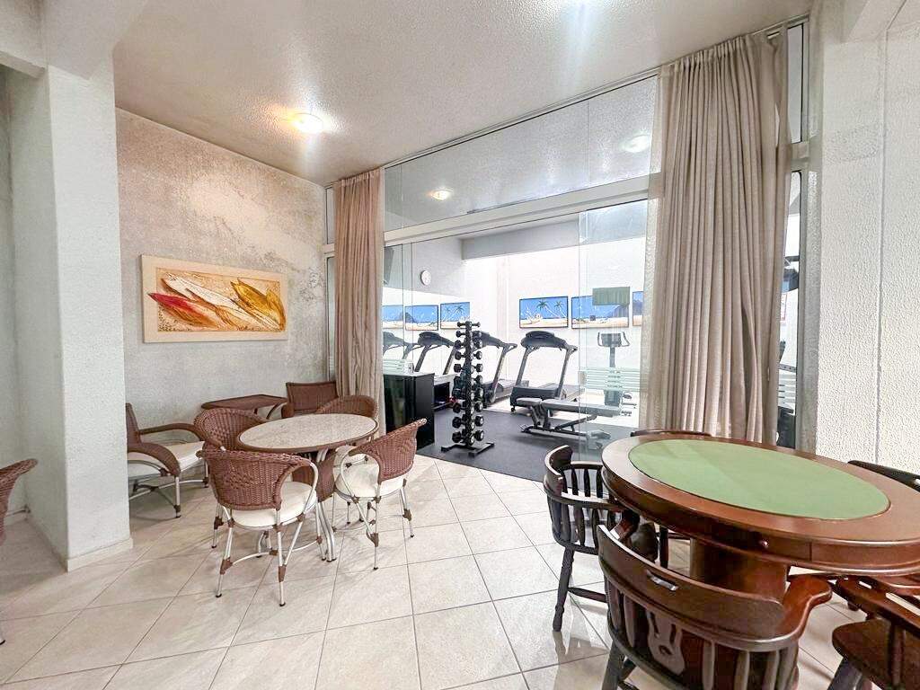 Apartamento à venda no Meia Praia: Salão de festas