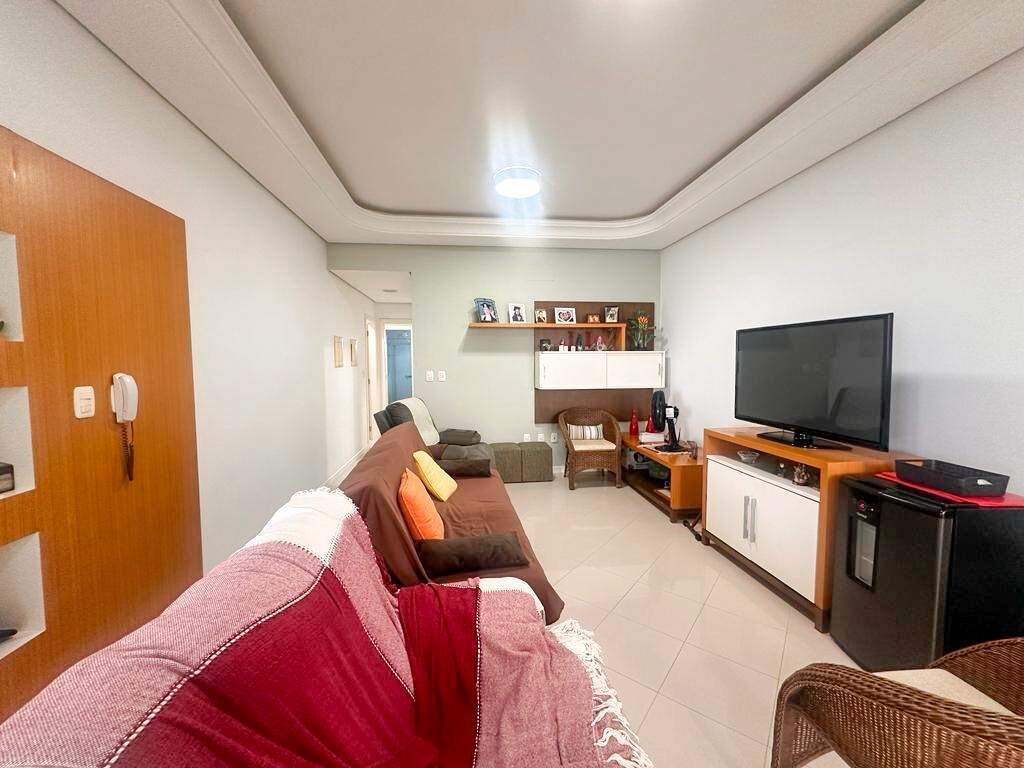 Apartamento à venda no Meia Praia: Living 