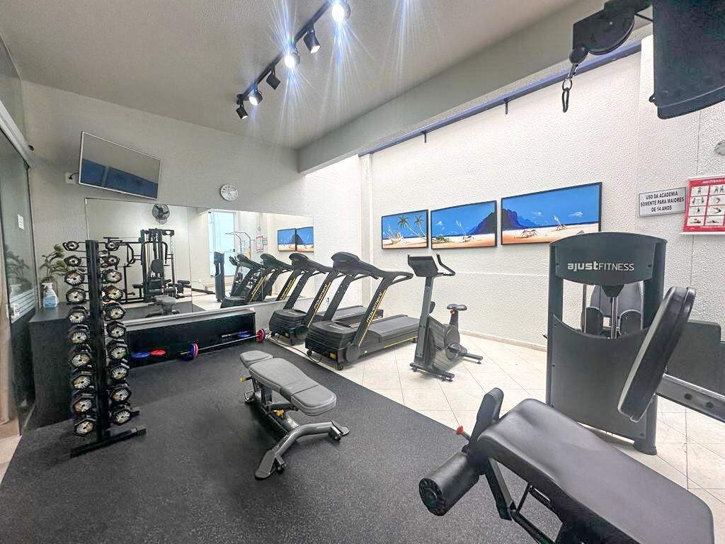 Apartamento à venda no Meia Praia: Academia 