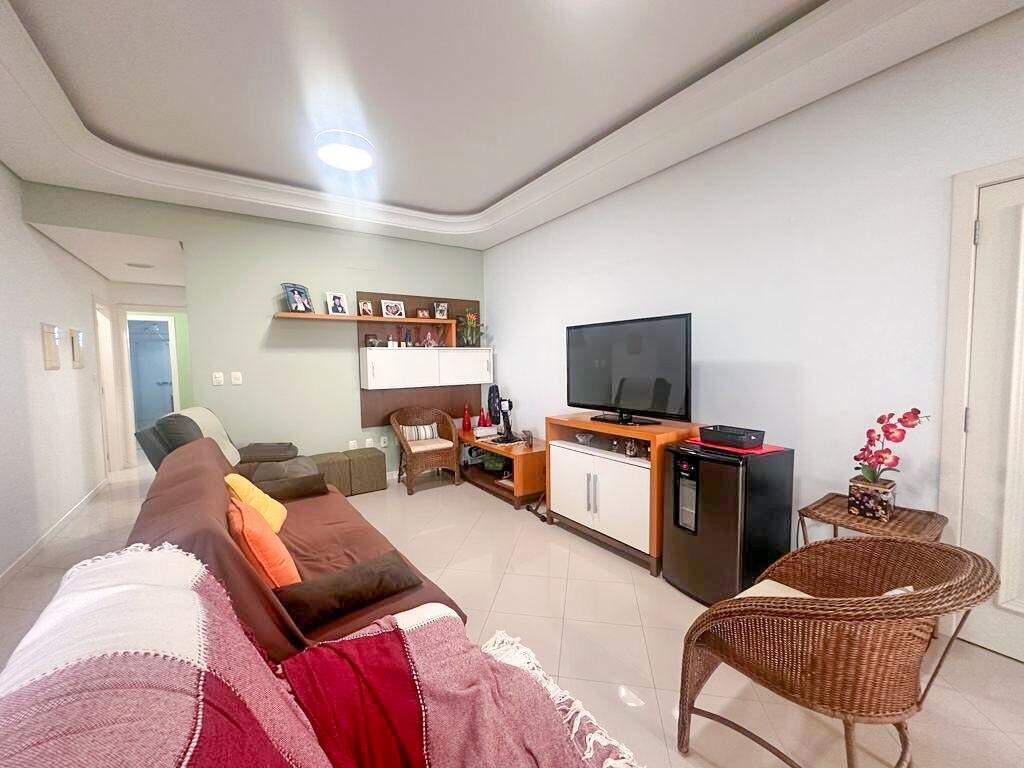 Apartamento à venda no Meia Praia: Living