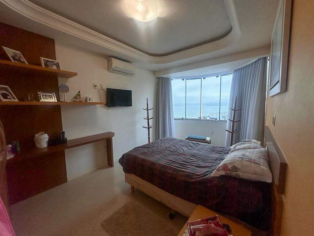 Apartamento à venda no Meia Praia: Suíte 03