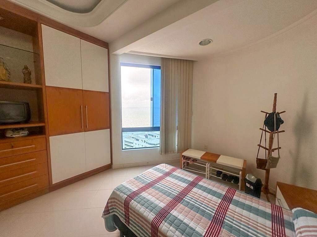 Apartamento à venda no Meia Praia: Suíte 02