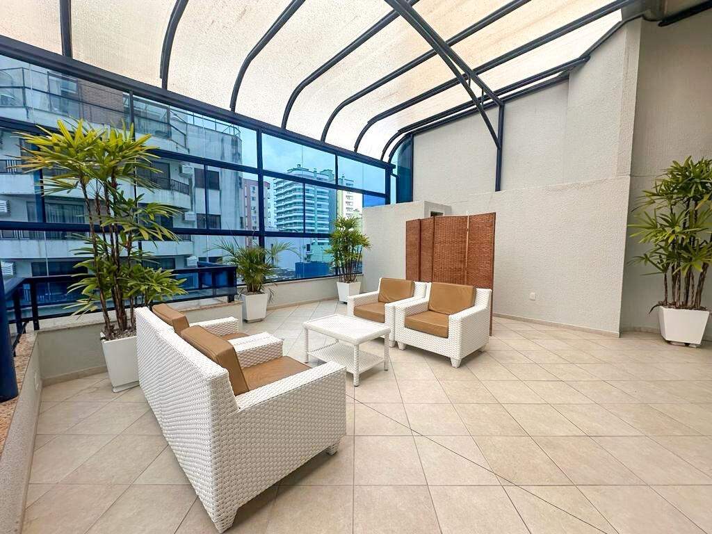 Apartamento à venda no Meia Praia: Estar do lazer