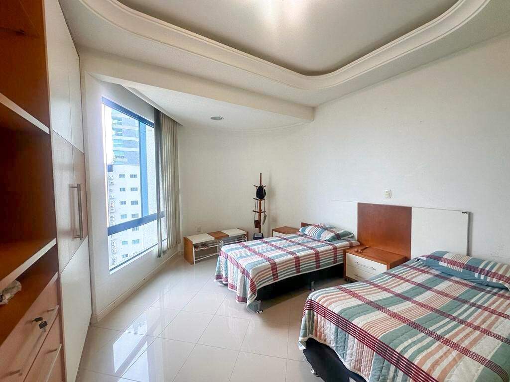 Apartamento à venda no Meia Praia: Suíte 02