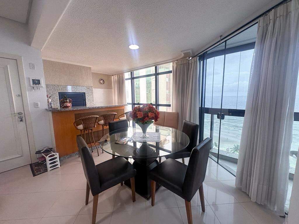 Apartamento à venda no Meia Praia: Sala de jantar e área gourmet 