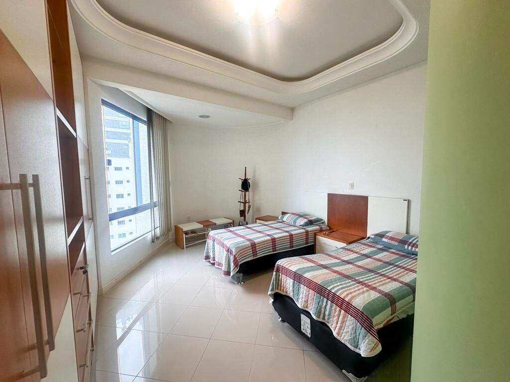 Apartamento à venda no Meia Praia: Suíte 02