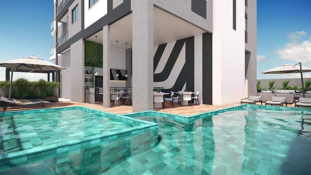 Apartamento à venda no Meia Praia: Piscina 