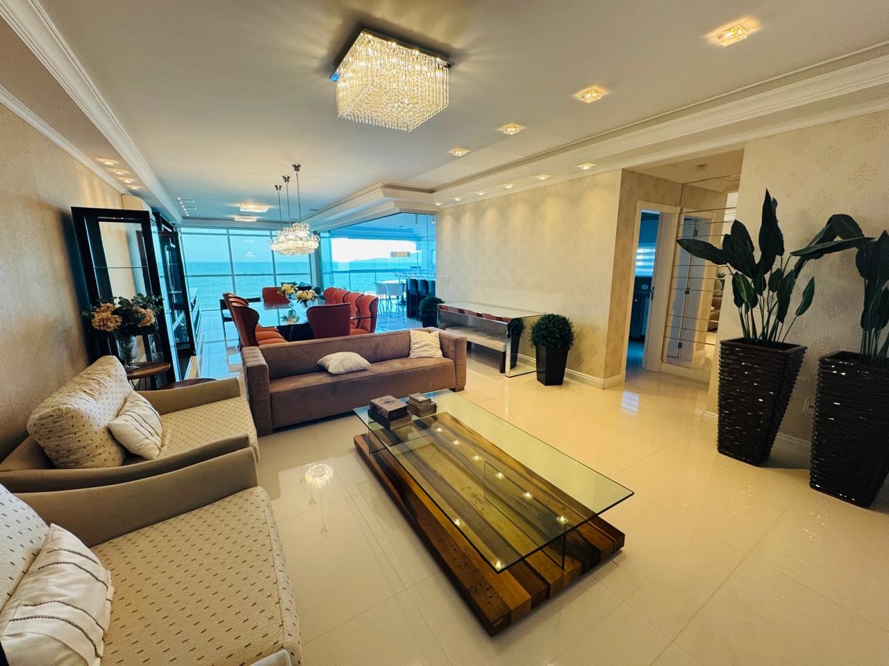 Apartamento à venda no Meia Praia: 