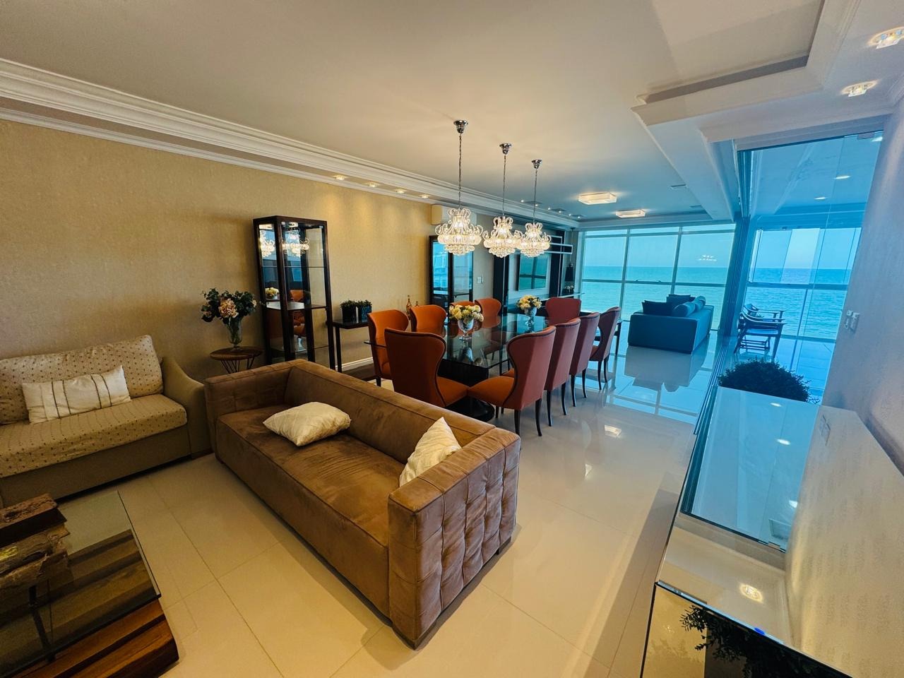 Apartamento à venda no Meia Praia: 