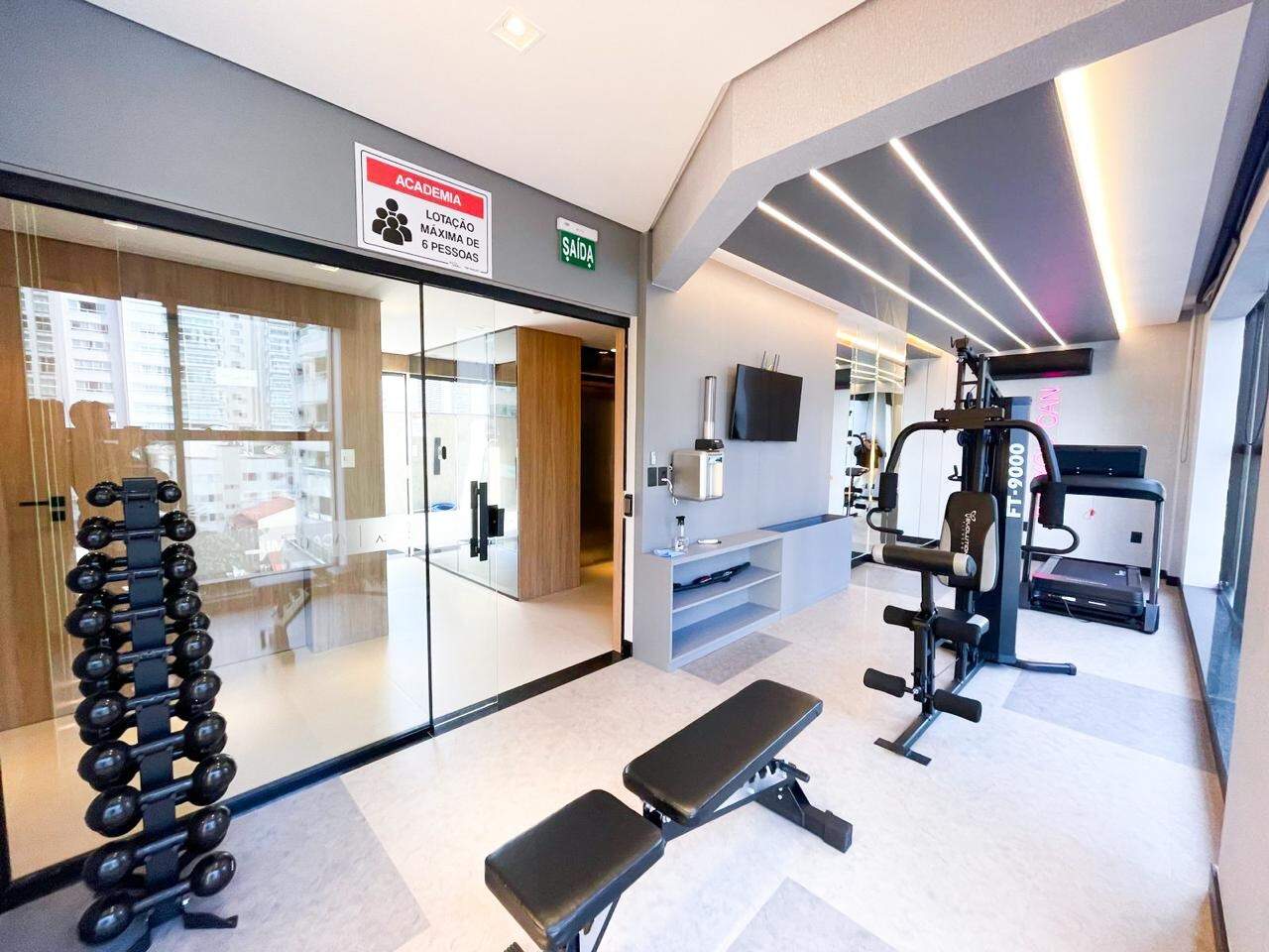 Apartamento à venda no Meia Praia: