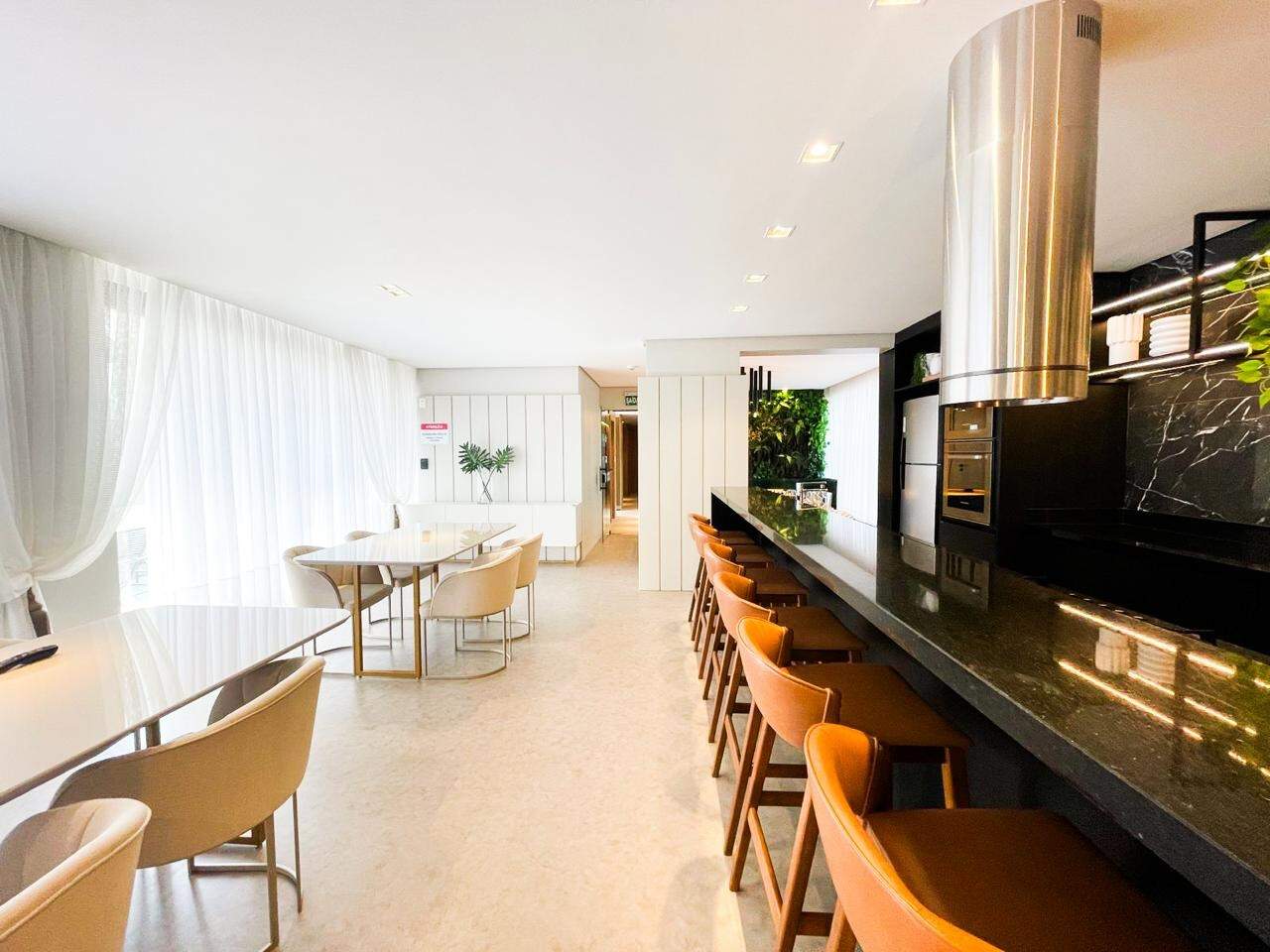 Apartamento à venda no Meia Praia: