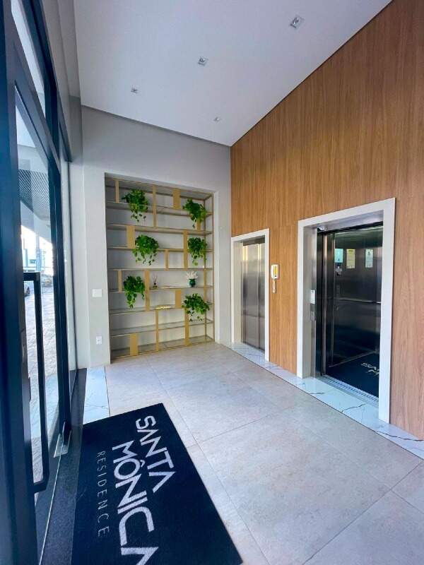 Apartamento à venda no Meia Praia: 