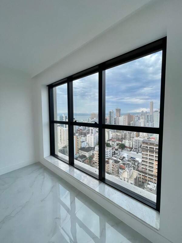 Apartamento à venda no Meia Praia: 
