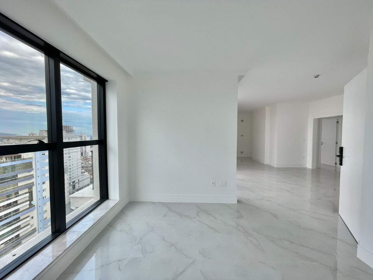 Apartamento à venda no Meia Praia: 