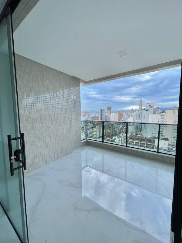 Apartamento à venda no Meia Praia: 