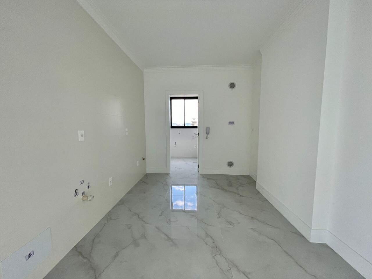 Apartamento à venda no Meia Praia: 