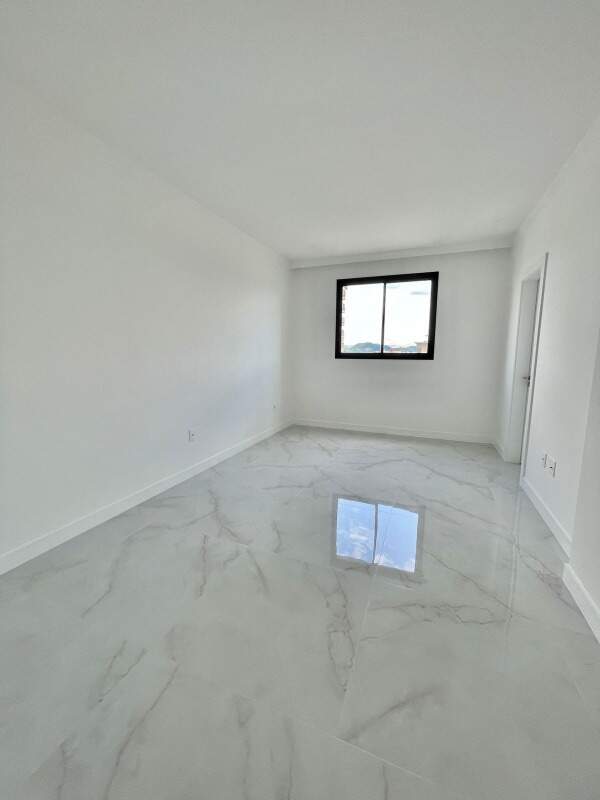 Apartamento à venda no Meia Praia: 
