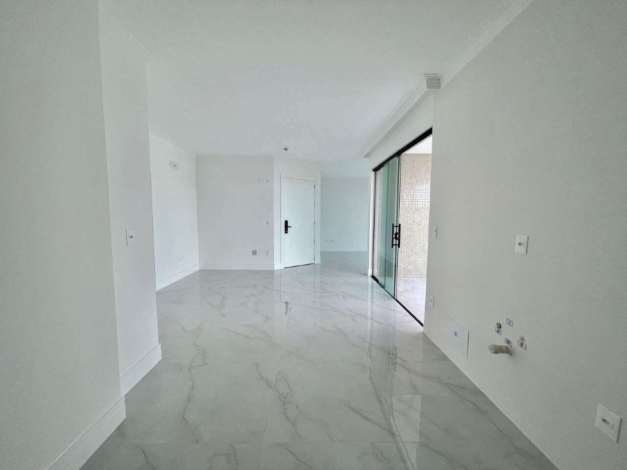 Apartamento à venda no Meia Praia: 