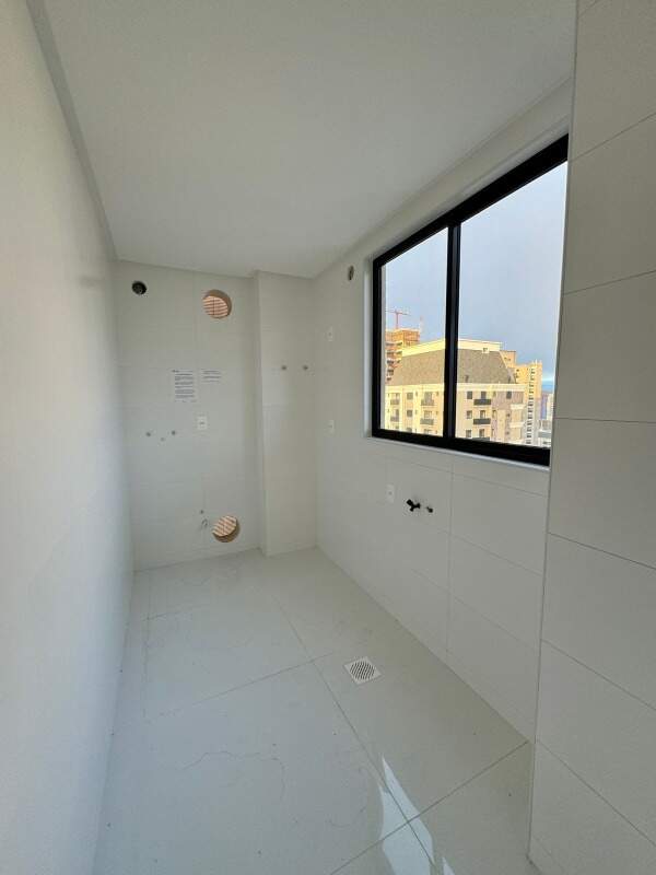 Apartamento à venda no Meia Praia: 