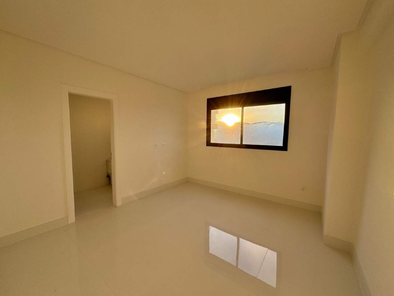 Apartamento à venda no Meia Praia: 