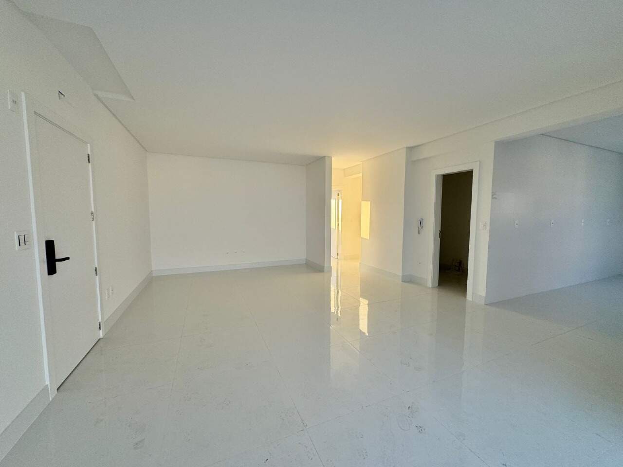 Apartamento à venda no Meia Praia: 
