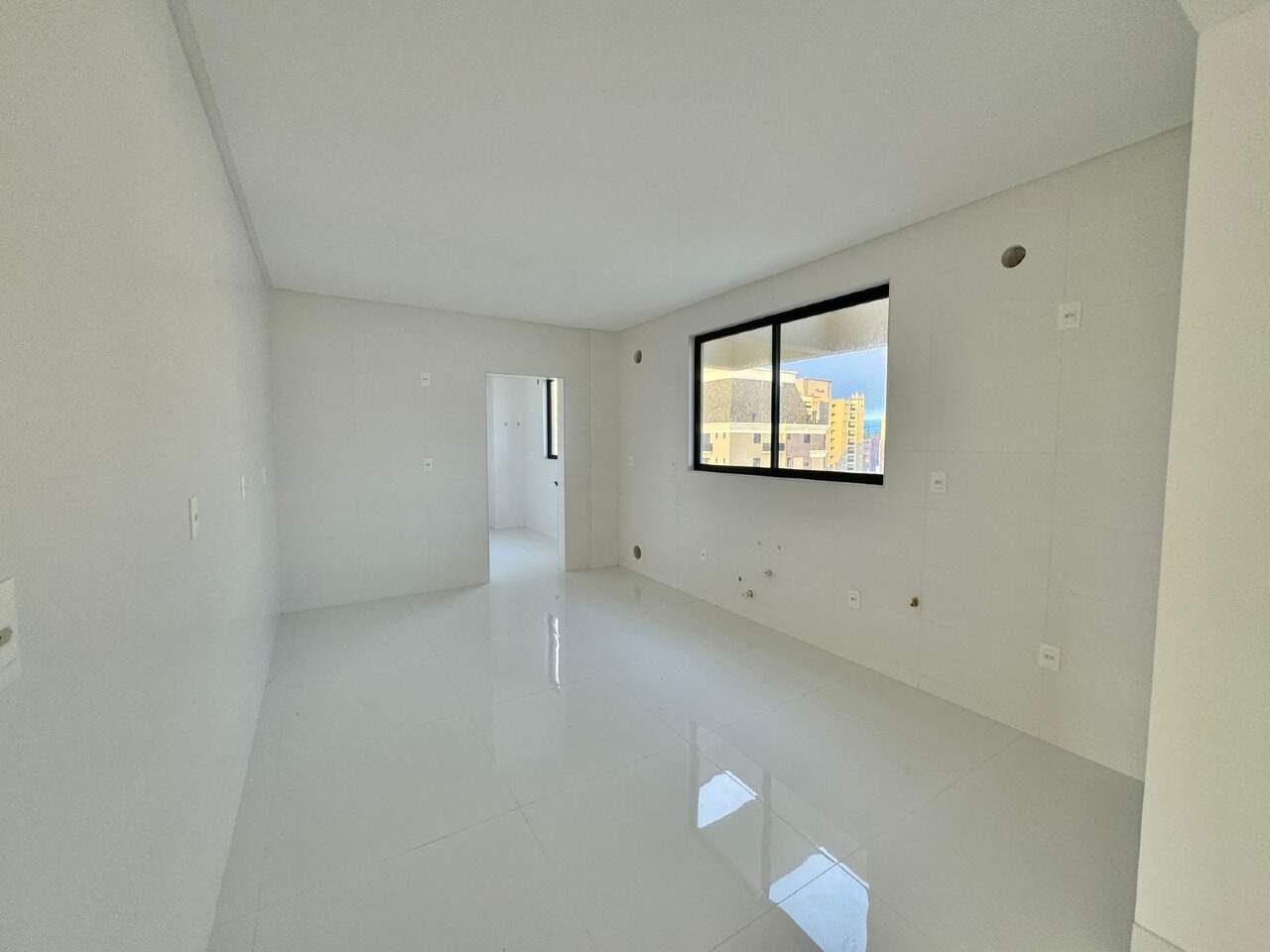 Apartamento à venda no Meia Praia: 