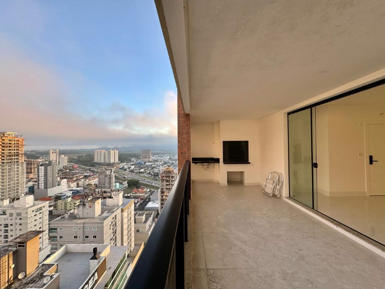 Apartamento à venda no Meia Praia: 
