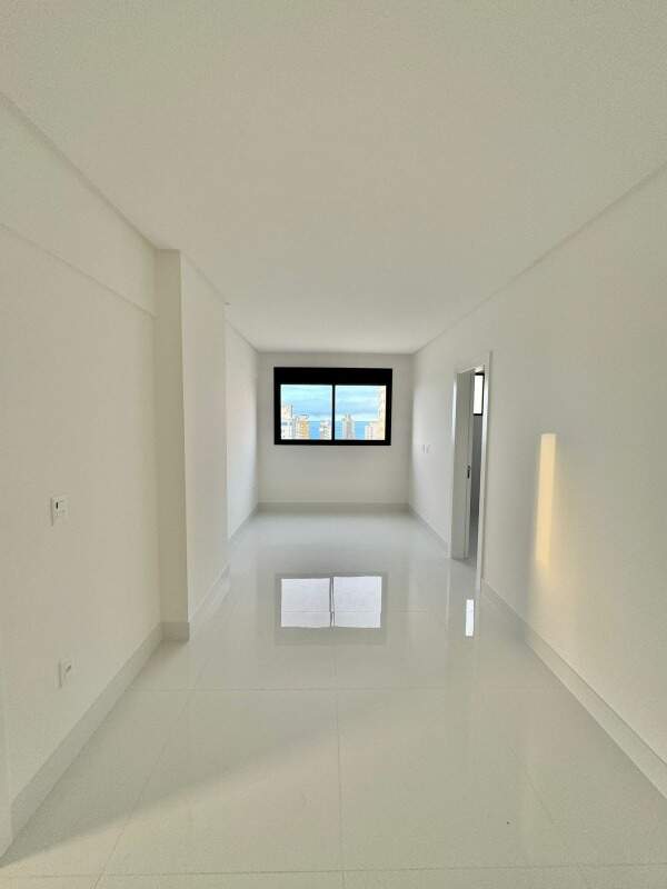 Apartamento à venda no Meia Praia: 