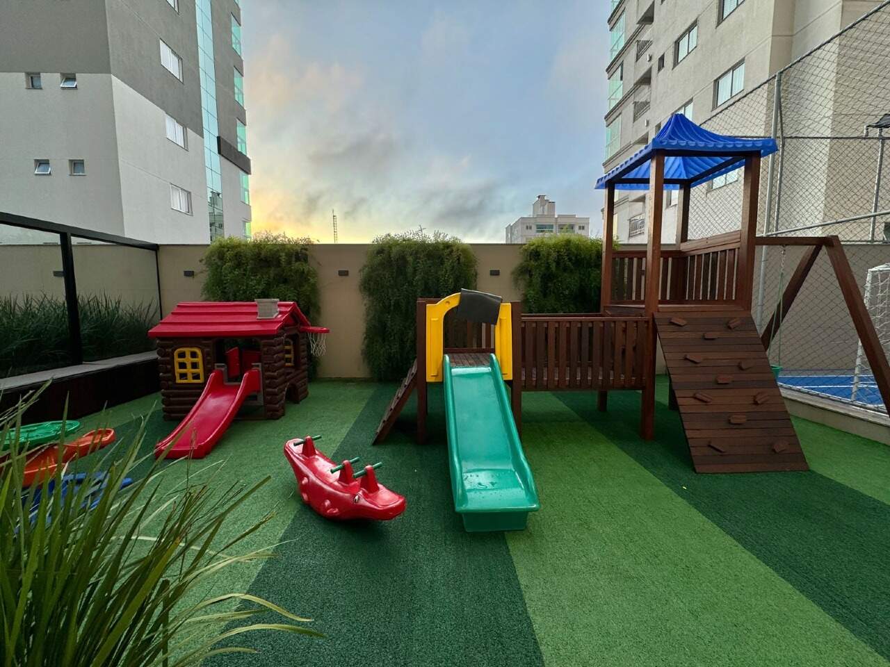 Apartamento à venda no Meia Praia: 