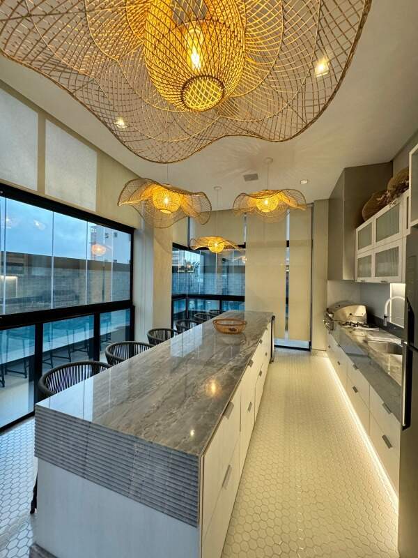 Apartamento à venda no Meia Praia: 