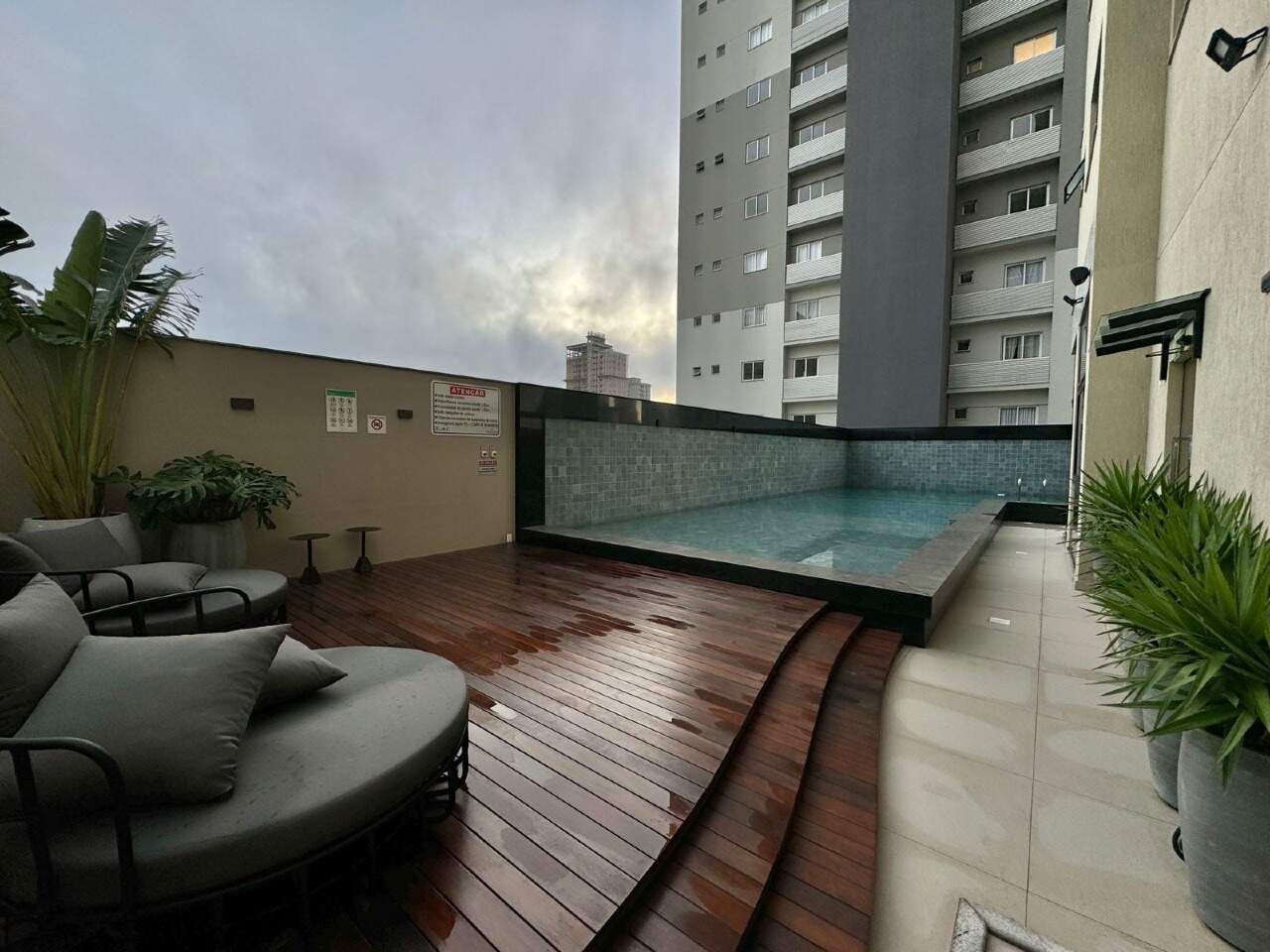 Apartamento à venda no Meia Praia: 