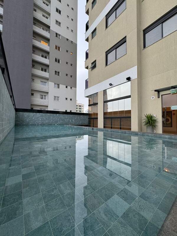 Apartamento à venda no Meia Praia: 