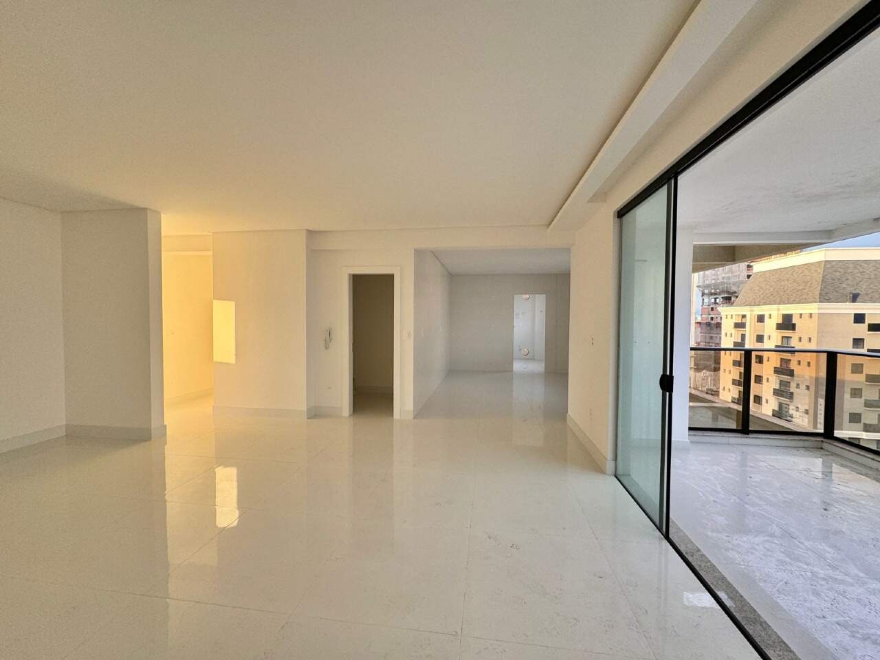 Apartamento à venda no Meia Praia: 