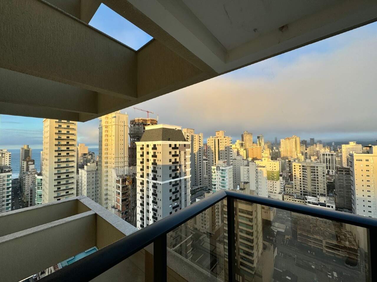 Apartamento à venda no Meia Praia: 