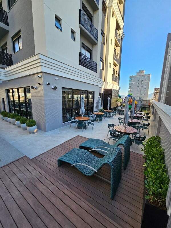 Apartamento à venda no Meia Praia: 