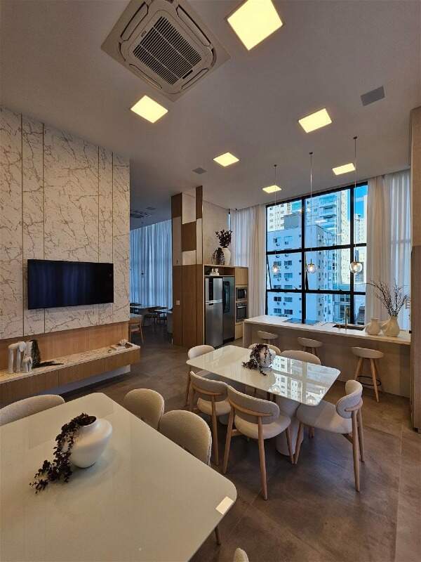 Apartamento à venda no Meia Praia: 