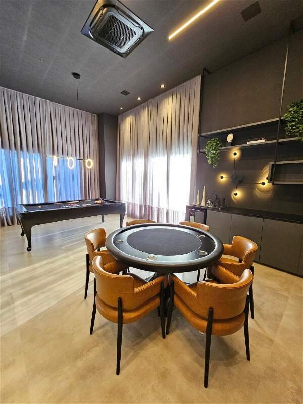 Apartamento à venda no Meia Praia: 