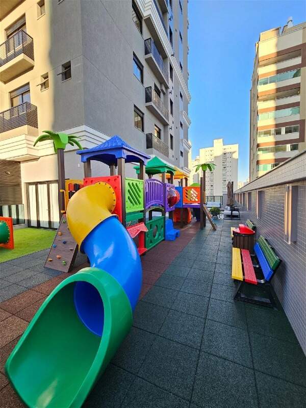 Apartamento à venda no Meia Praia: 