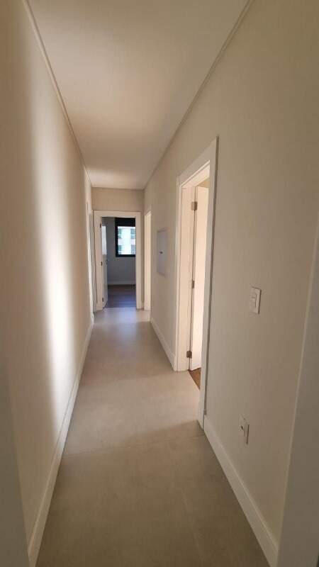 Apartamento à venda no Meia Praia: 