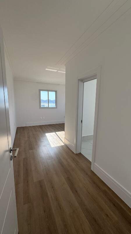 Apartamento à venda no Meia Praia: 