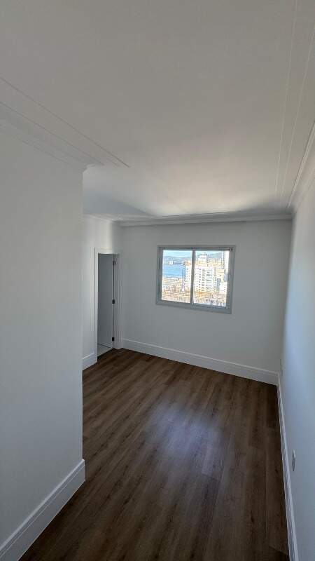 Apartamento à venda no Meia Praia: 