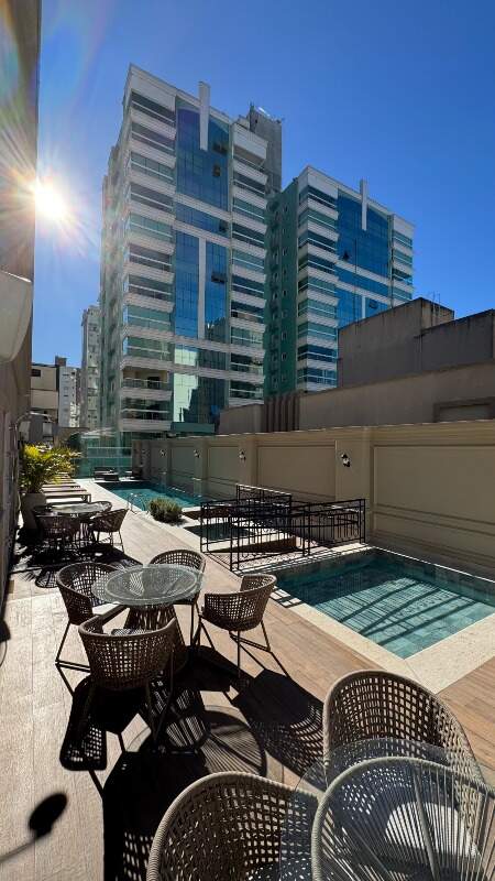 Apartamento à venda no Meia Praia: 